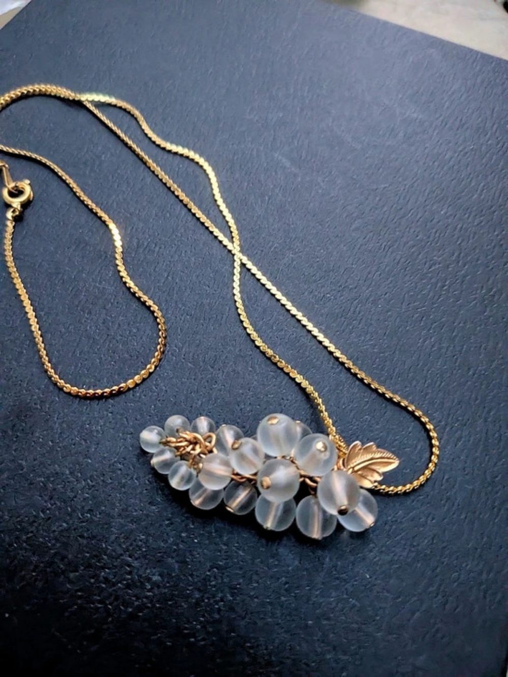 Vintage Frosted Glass Grape Cluster Pendant Necklace | Gold Tone 18"